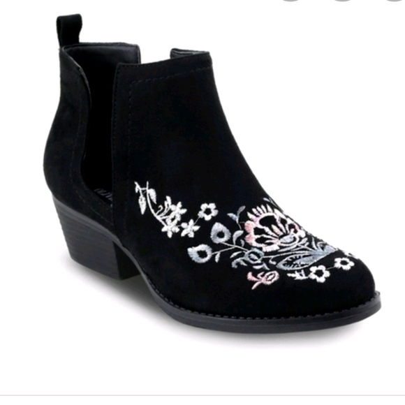 Shoes - Olivia Miller booties